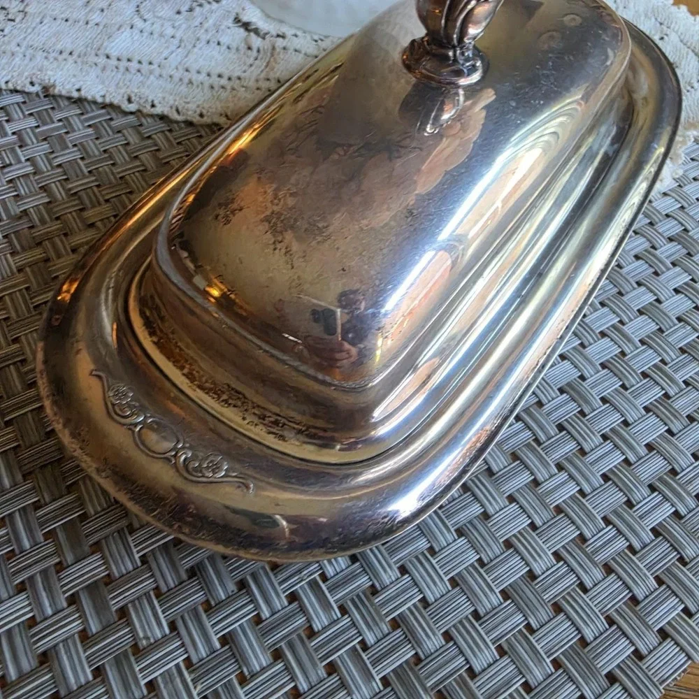 Vintage Rogers Exquisite 4687 Silverplate covered Butter Dish Ornate Floral